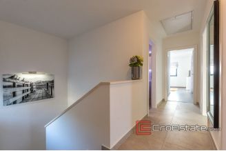 020 2022 197 Omis villa swimming pool for sale