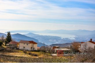 11 2019 74 Split area house for sale