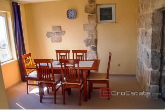 11 2019 74 Split area house for sale
