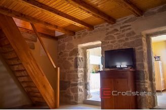 11 2019 74 Split area house for sale