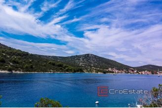 07 2021 190 Trogir area house sea front for sale
