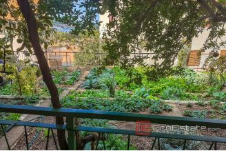 06 4936 30 Sibenik apartment for sale