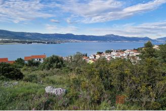 004 4888 30 Island of Ciovo Building land with a sea view for sale