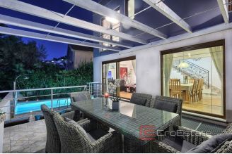 020 2021 212 island ciovo seafront villa with pool for sale