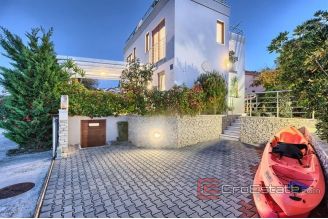 020 2021 212 island ciovo seafront villa with pool for sale
