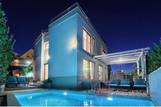 020 2021 212 island ciovo seafront villa with pool for sale