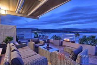 020 2021 212 island ciovo seafront villa with pool for sale