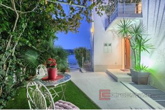 020 2021 212 island ciovo seafront villa with pool for sale