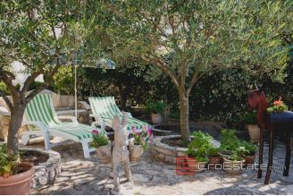 20 2021 218 Sibenik house seafront for sale
