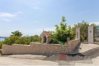 020 2022 213 kastela seaview villa with pool for sale