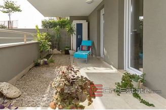 09 2013 87 Split apartment for sale