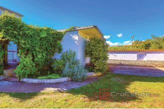 015 2021 228 near rogoznica holiday house for sale