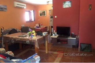 015 2021 228 near rogoznica holiday house for sale
