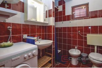 015 2021 228 near rogoznica holiday house for sale