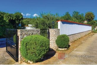 015 2021 228 near rogoznica holiday house for sale