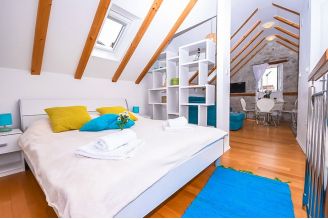 20 2019 70 Trogir stone house for sale