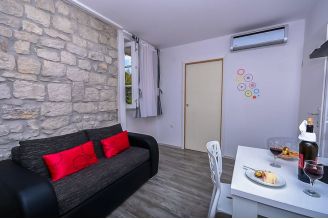 20 2019 70 Trogir stone house for sale