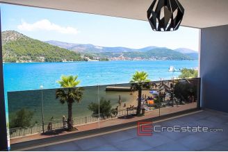 10 2021 191 Trogir area apartment sea front for sale