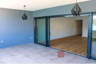 10 2021 191 Trogir area apartment sea front for sale