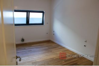 10 2021 191 Trogir area apartment sea front for sale