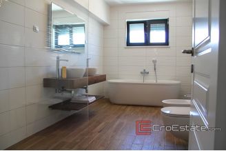 10 2021 191 Trogir area apartment sea front for sale