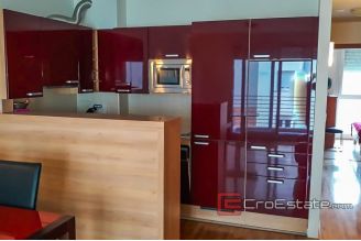 10 4963 30 Split apartment for sale