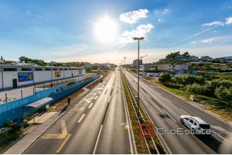 04 2019 113 Split area land business for sale
