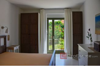 16 4972 30 Peljesac house for sale