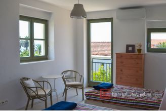 16 4972 30 Peljesac house for sale