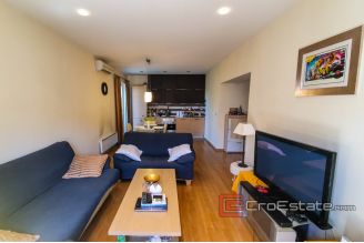 10 2018 139 Split apartment for sale