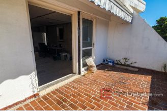 01 2018 140 Split apartment for sale