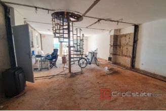 05 2018 140 Split apartment for sale