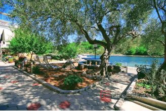 019 2021 220 near sibenik house by the sea for sale1
