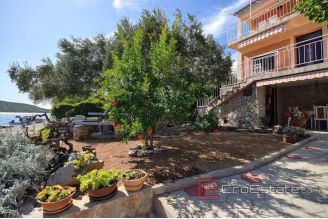 019 2021 220 near sibenik house by the sea for sale1