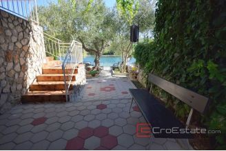 019 2021 220 near sibenik house by the sea for sale1
