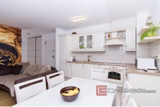 10 2026 07 Split apartment for sale