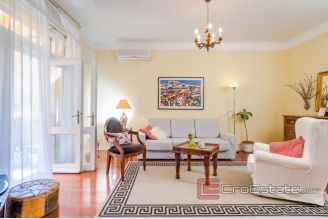 001 2019 108 split center renovated three bedrooms apartment for sale