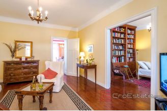 016 2019 108 split center renovated three bedrooms apartment for sale