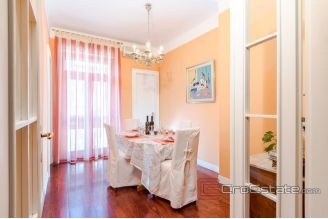016 2019 108 split center renovated three bedrooms apartment for sale