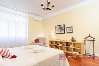 016 2019 108 split center renovated three bedrooms apartment for sale