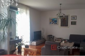 09 2025 06 Split apartment for sale