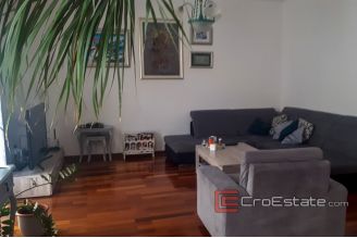 09 2025 06 Split apartment for sale