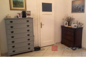 09 2025 06 Split apartment for sale