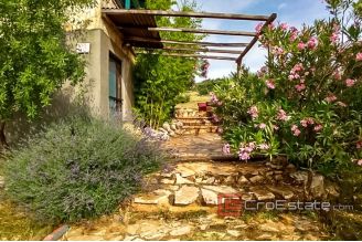 09 4953 30 Zadar area house sea view for sale