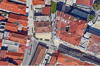 07 4979 30 Split apartment center for sale