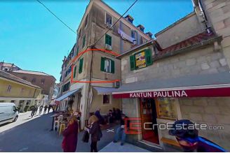 07 4979 30 Split apartment center for sale