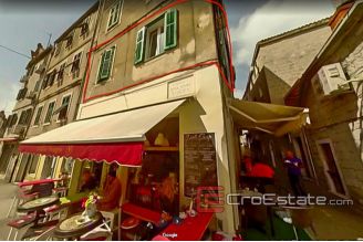 07 4979 30 Split apartment center for sale