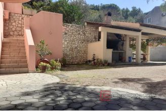 020 2021 239  near rogoznica family house for sale