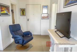 12 2024 87 Split apartment for sale