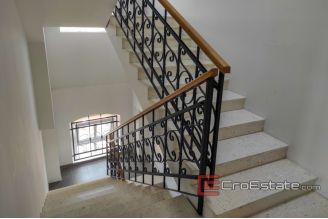 12 2024 87 Split apartment for sale